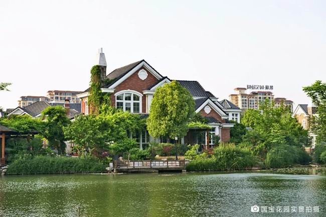 生活在有湖的地方，是对人生的浪漫私藏